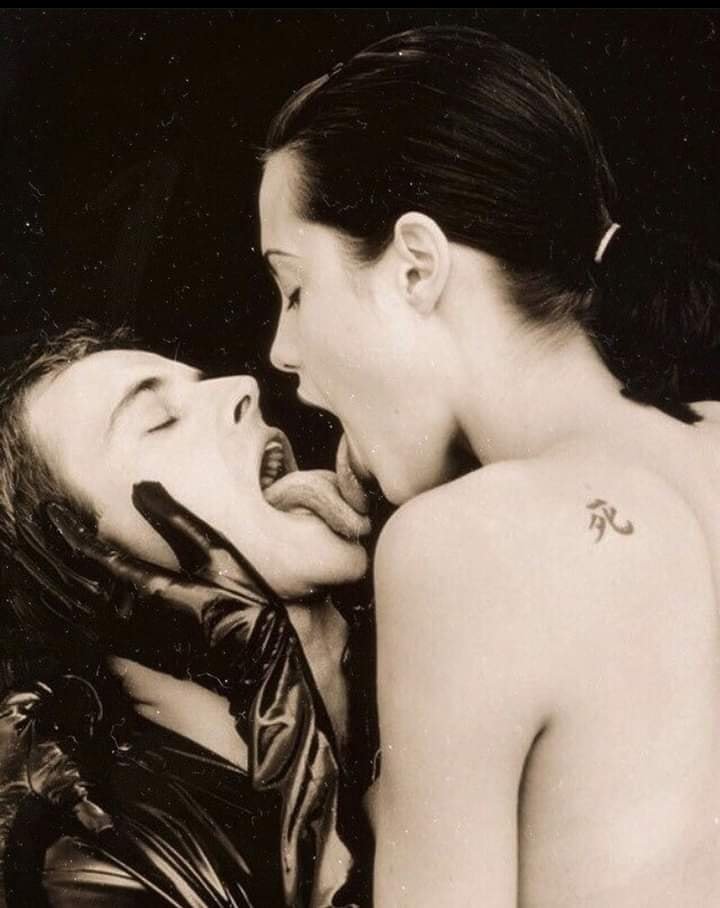Happy birthday to the best husband of my mom - Jonny Lee Miller Angelina Jolie and Jonny Lee Miller, 1995 