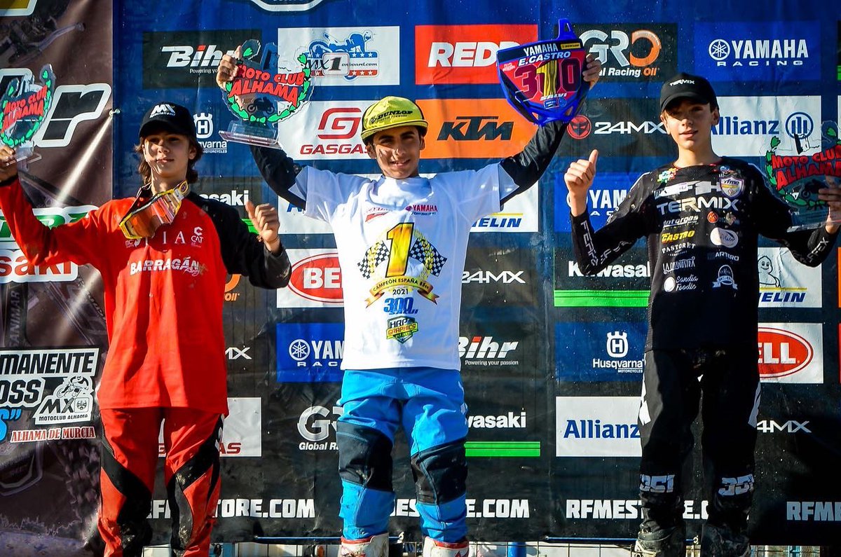 ecastromotos's tweet photo. 🏆 Salvi Pérez, campeón de España de MX85 🏆
Salvador Pérez se ha coronado como el mejor piloto de #MX85 en España. El equipo Yamaha E. Castro celebra otro galardón de Campeón de España en 2021.
Toda la información: https://t.co/E4eDEqdB5I
#EduardoCastroMotos #YamahaRacing https://t.co/wkV7zT1vTc