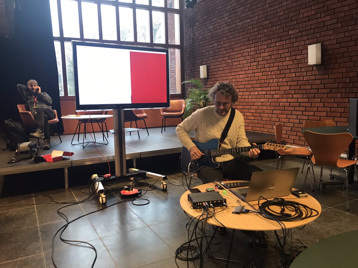 pysjmusic's tweet photo. @boschas + @Realfagsbibl and @UniOslo_RITMO crew testing things for MusicLab8 @MCT_master #openresearch #MusicLabUiO #MusicLab #synaesthesia https://t.co/flAo3EgLRp