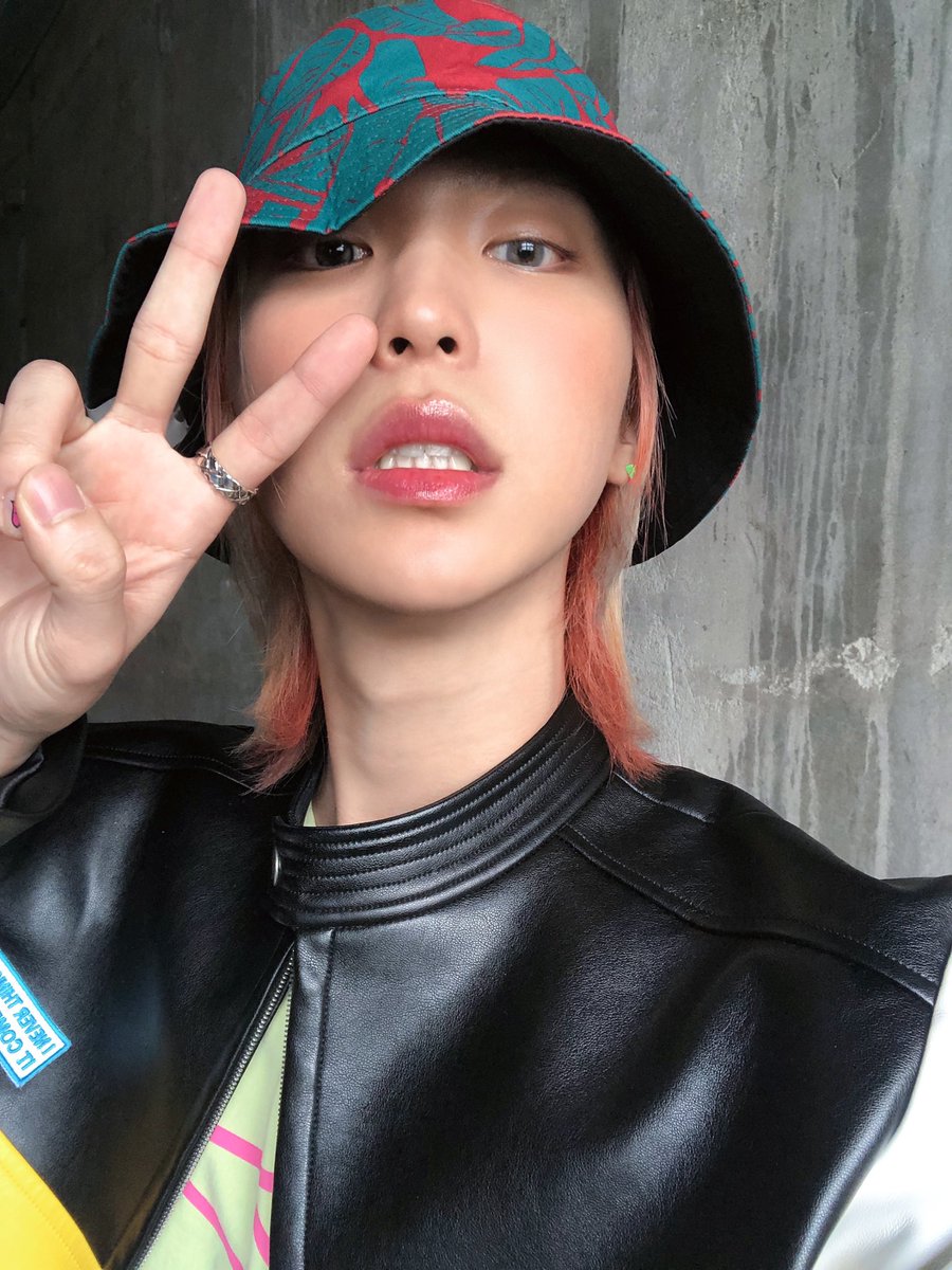 GHOST9OFFICIAL's tweet photo. [#이신]

쁘이이잇✌ https://t.co/mwVd3nhMuO