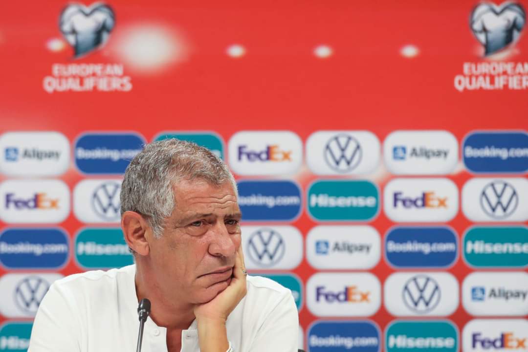 FootugalF's tweet photo. Pourquoi avec tant de qualité, le jeu du #Portugal est aussi pauvre ? 

Un journaliste l'a demandé à #FernandoSantos en conférence de presse et la réponse du séléctionneur est clairement explicite et va devenir virale.

Vidéo:
⬇️⬇️⬇️⬇️⬇️⬇️⬇️⬇️⬇️⬇️⬇️⬇️
https://t.co/zaGUFxljlZ https://t.co/xLwq18HKQQ