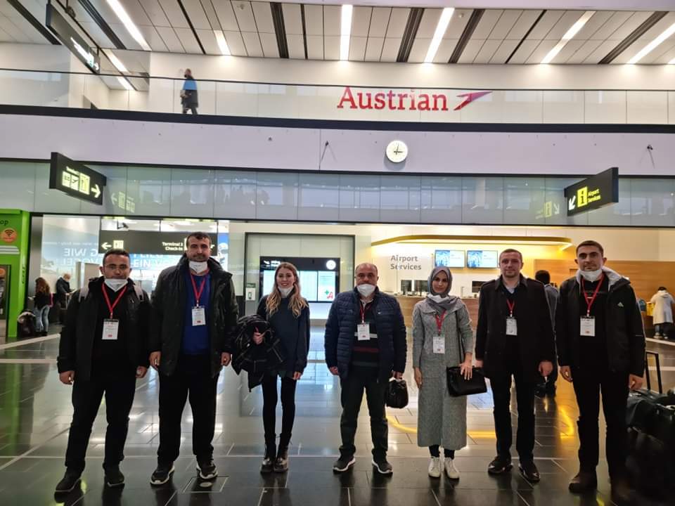 İdareci ve öğretmenlerimiz,Atatürk İlkokulumuzun yürüttüğü AB Türkiye Ulusal Ajansi Erasmus Plus KA101 Okul Eğitimi ve Personel Hareketliliği kapsamında  kabul edilen İşimiz Eğitim Gücümüz Oyun Projesi   "Eğitimde Oyunun Gücü" konulu  kurs programı için Avusturya/Viyana'dalar..