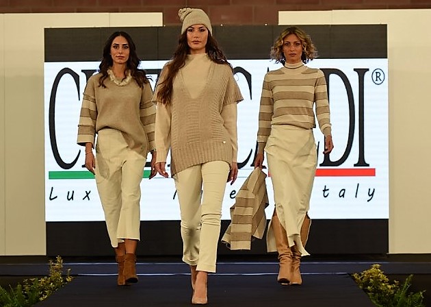 Paginetessili1's tweet photo. Moda Makers,buone prospettive di crescita di espositori e visitatori - https://t.co/nhazqTSvkE  
@ModaMakersItaly https://t.co/rbu5PaMpCc