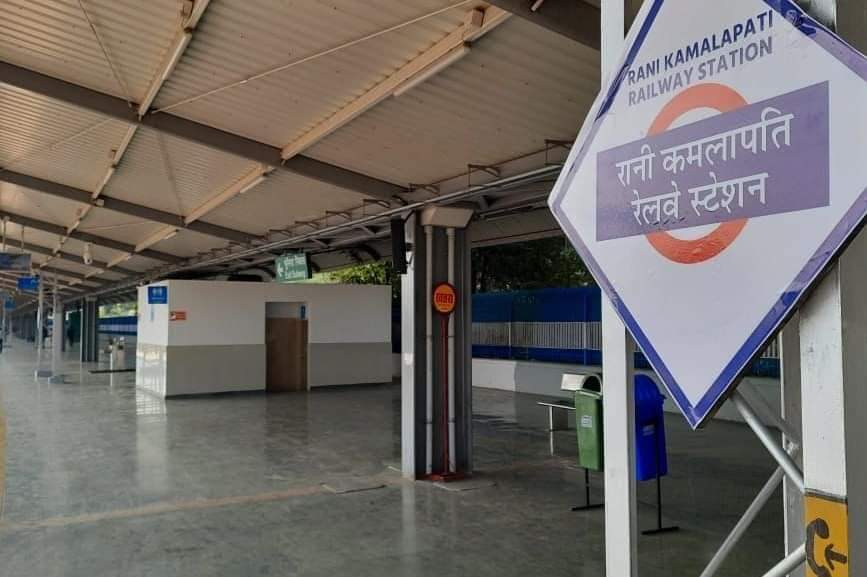 OverseasTejas's tweet photo. Yes... This is a Railway Station!!

Habibganj  railway station not only renamed as a (Hindu Queen of Bhopal) Rani Kamlapati Station, but also renovated as World Class Station.

Hon Prime minister Shri Narendra Modi ji will inaugurate today
#RaniKamlapati
#JanjatiyaGauravDivas https://t.co/FQykC66rIp