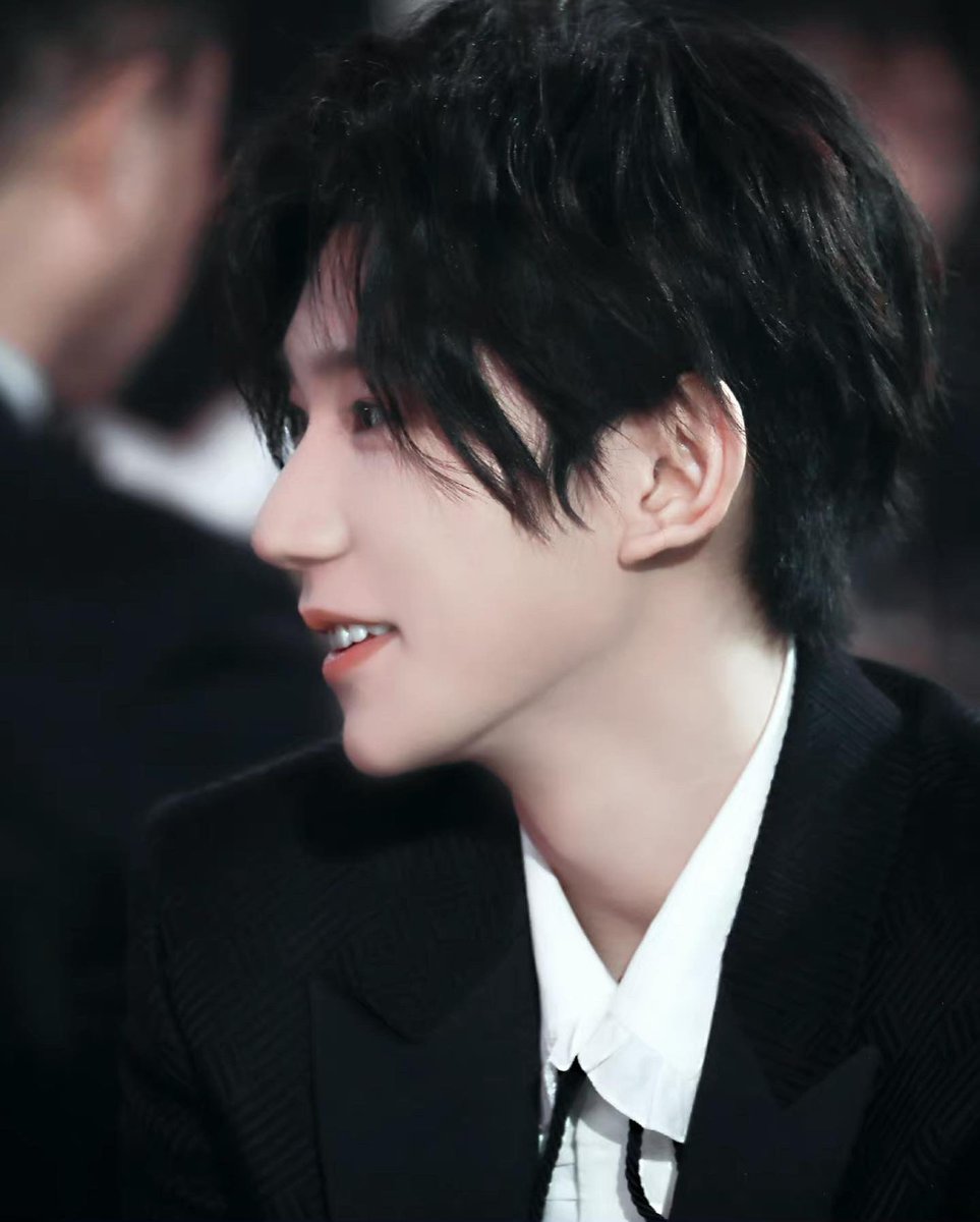 roywangvnfc's tweet photo. [PICS] 王源11.13日在芭莎慈善晚宴 带来“流星也为你留下来”  #tfboys王源 #roywang #王源 #vươngnguyên 

Cre: 电影票房BAR，不期而遇KRinfinite, EncounteRoy遇见, IRoy_1108王源... https://t.co/EWYdqPEu64