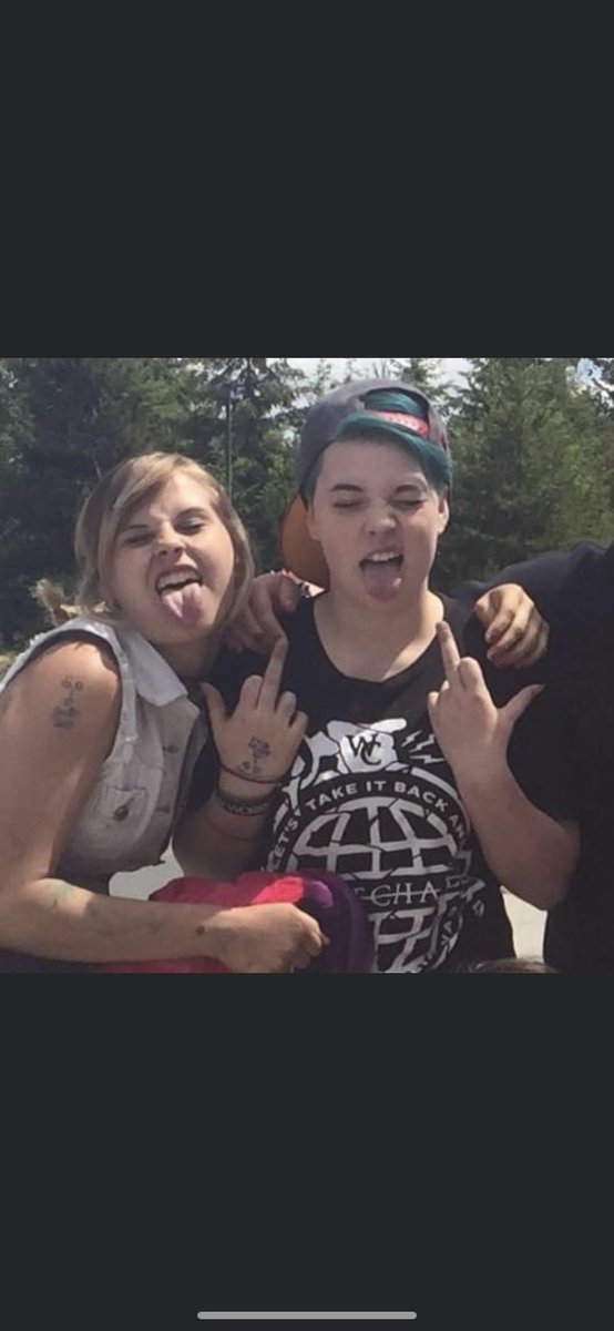 mightberotting's tweet photo. We forever Stan 14 year old emo me https://t.co/7RTCdJ8pfl