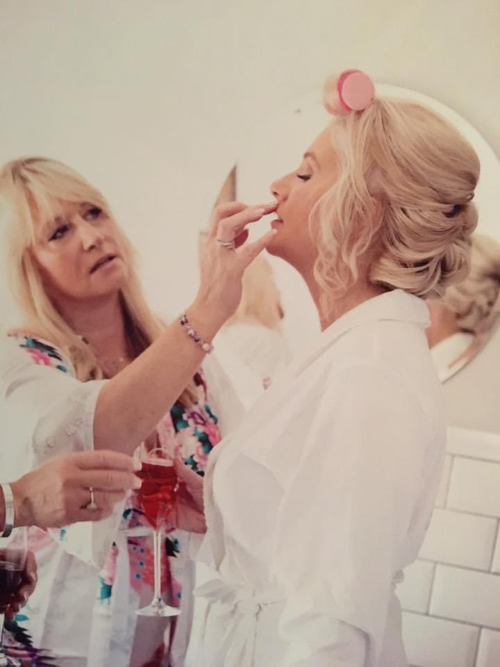 heavenskincare's tweet photo. A treatment?? To win and if in #Canada or #USA then I will send you a at home #beestingKit https://t.co/SDHmz0Vh8B