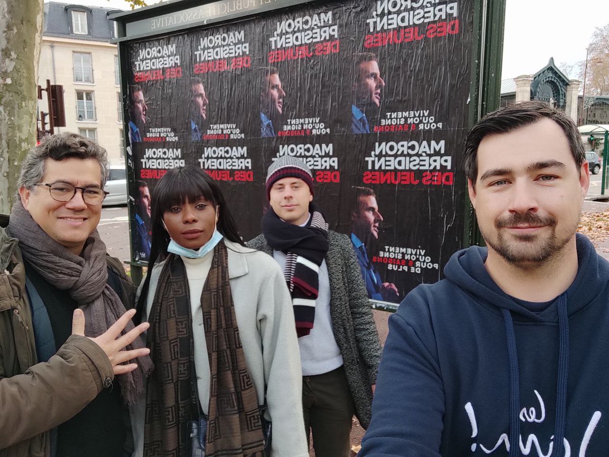 RE_Versailles's tweet photo. Les marcheurs et #Jam78 toujours sur le terrain matin et soir pour prendre le temps de répondre à vos questions sur le bilan d'@EmmanuelMacron 👐 merci pour ces nombreux échanges ! Tractage, collage, réunion publique → #Macron2022 https://t.co/emjauE0oRT