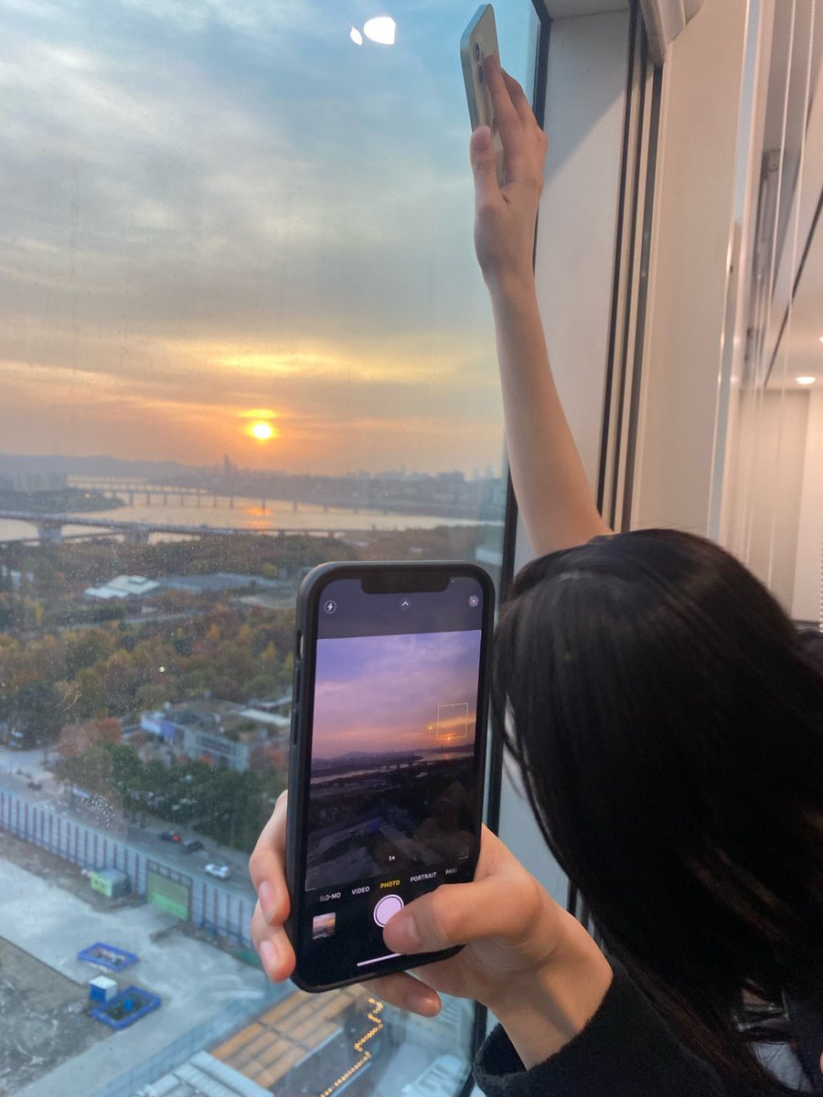 ujiminphoria's tweet photo. Karina said pretty things should be seen together. Btw who’s the other one?😭 https://t.co/uTRUFyUvdB