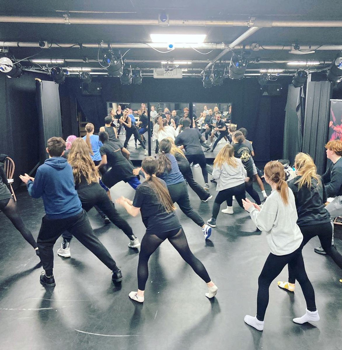 londoncollegePA's tweet photo. Happy Monday everyone! 🙂🙌

A huge thank you to @CSSDLondon for 2 days of audition workshops and progression talks last week. We are SO grateful or such an incredible and invaluable opportunity! CSSD Alumni include Judi Dench and Kit Harrington. 🎭 @LSEColleges https://t.co/JolnKZdkma