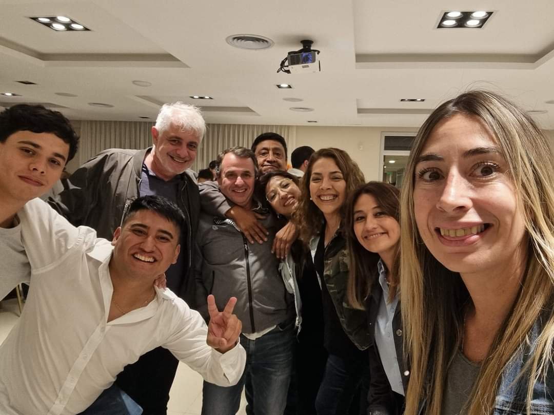 laura_cartuccia's tweet photo. HISTORICO TRIUNFO DEL PERONISMO EN SALTA:
¡LOGRARON DOS DIPUTADOS NACIONALES!
Saludar y felicitar a un gran equipo de trabajo creado por @pablooutesok , @antonio_hucena @EstradaEmiliano y Pamela Calletti
#Salta #ElPJSosVos #PJSalta https://t.co/gmfcG9vghZ