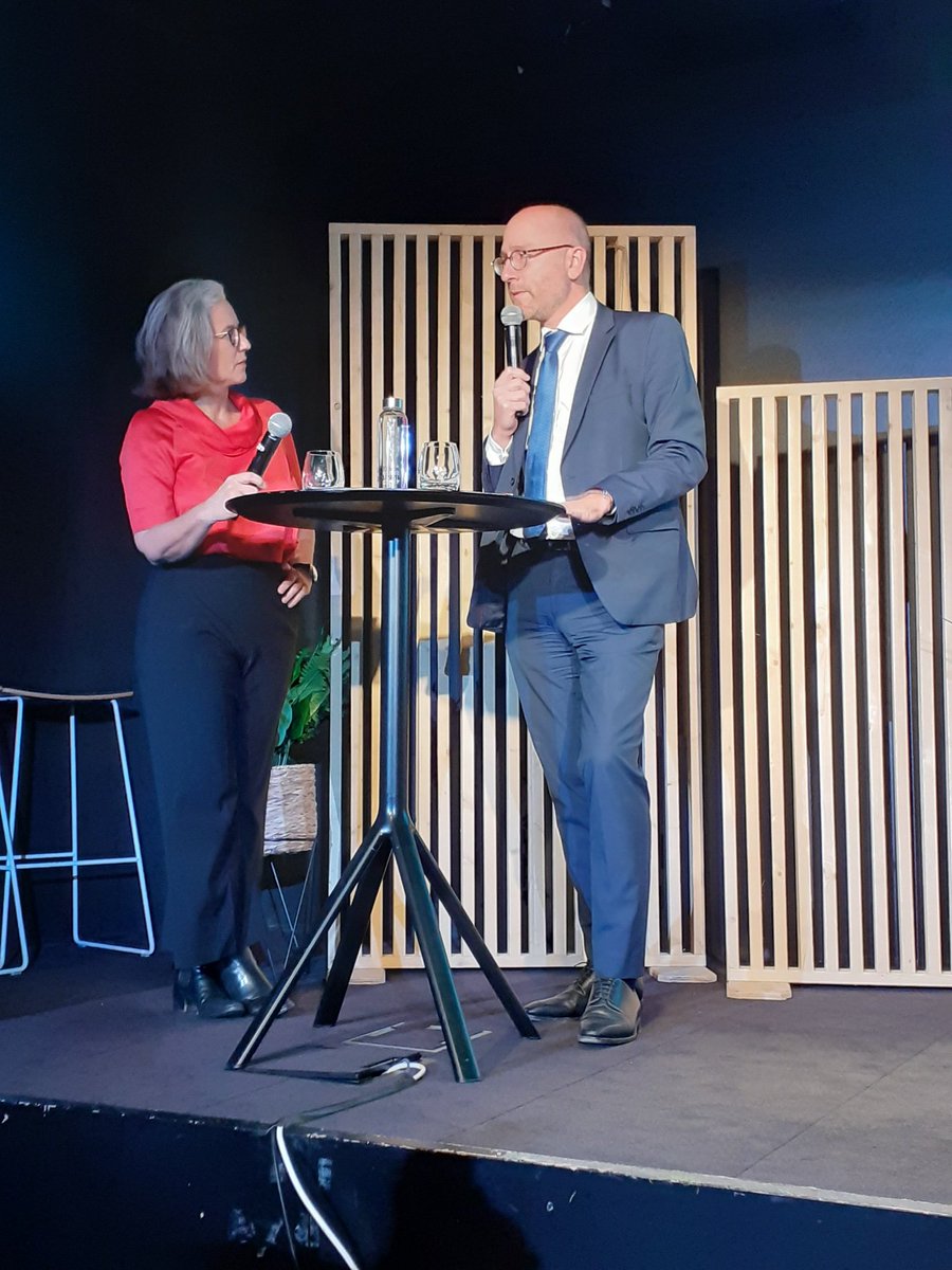 CGilbert_45's tweet photo. Introduction par Jean-Pascal Danaud, directeur IDF @hmutuelle, de conference  « L’#humain au cœur de la #relance » organisée avc @EchosParisien_E Pourquoi cette conférence ? "parce l'humain est au cœur de l'entreprise, que le bien-être au travail est au cœur de notre action" https://t.co/Xpn8RXl2nm