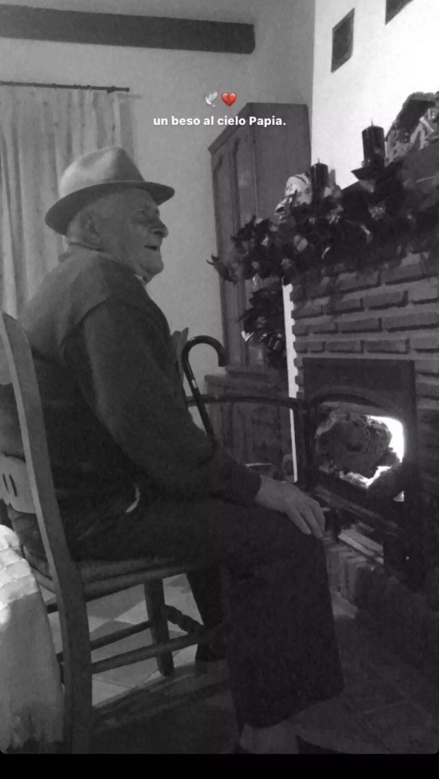 anitabernal8's tweet photo. En la memoria nadie muere🕊🤍 https://t.co/8wwX0vfIbC