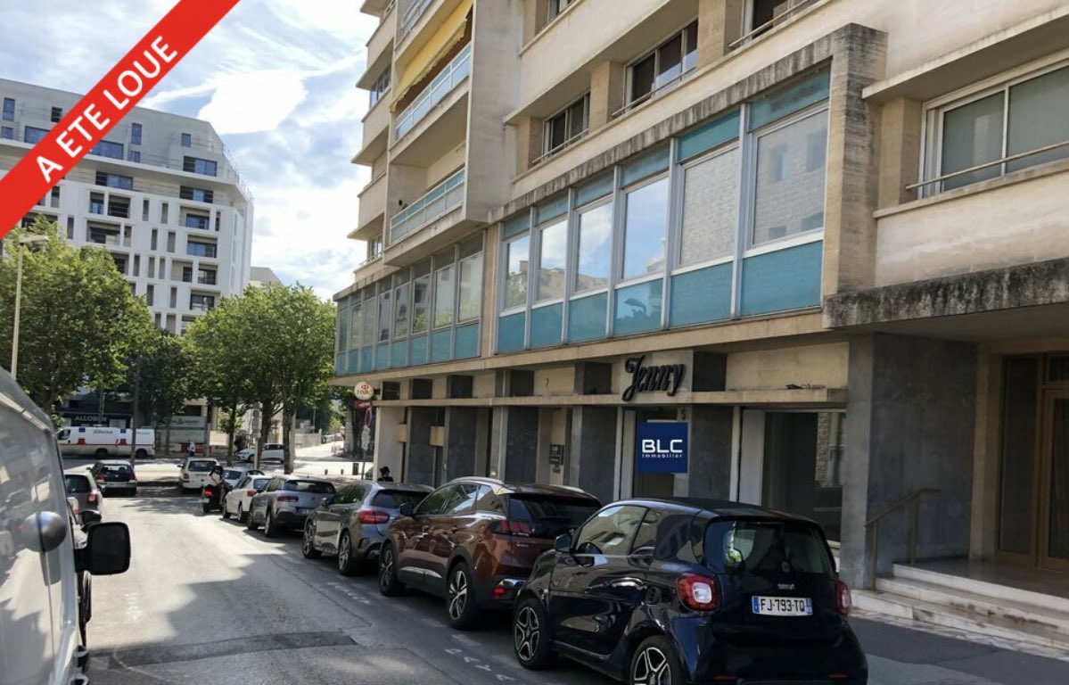 Une nouvelle installation réussie par BLC Immobilier. La société LNN26 a pris à bail un #local d’une surface d’environ 110m2 au 5 Bd lord Duveen 13008 #Marseille. Cette société qui succède à l’enseigne Jenny reste spécialisée dans le prêt à porter pour femme.