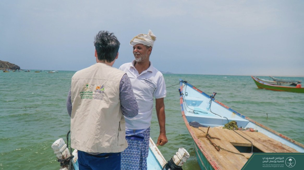 SaudiDRPY's tweet photo. #YemenDevelopment | Increasing awareness of occupational safety &amp; the availability of its tools help fishermen 🎣 fish, use their assets 🚤 &amp; prolong the period of their use in a sound condition without damage which may cause disruption to livelihoods.
#We_empower 🎣 https://t.co/3tCr699sHR