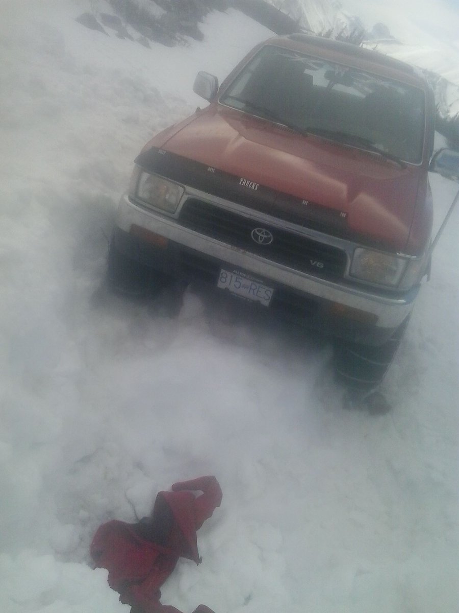 Anishinaabeotch's tweet photo. @ShafRC @BC_Frank_Drebin I was stuck for 8hrs b4 two guys in a new Rubicon came and with the winch & three of us digging in took two more hours to get out. I drove across a snowdrift before sunrise and after sunrise it was soft.. I only broke my sway bar mount :) At the Cardinal Divide not Continental.. https://t.co/P11kIxgFqM