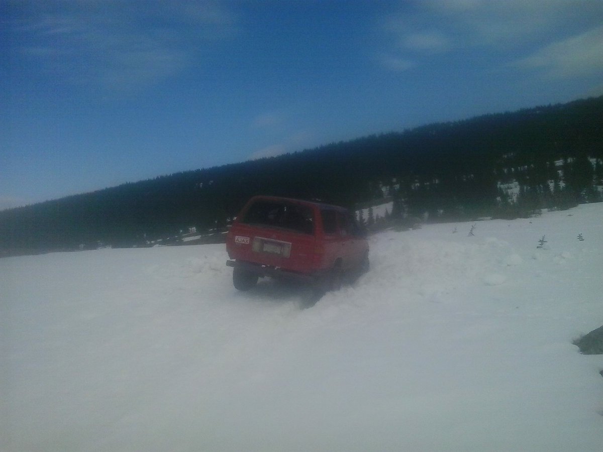 Anishinaabeotch's tweet photo. @ShafRC @BC_Frank_Drebin I was stuck for 8hrs b4 two guys in a new Rubicon came and with the winch & three of us digging in took two more hours to get out. I drove across a snowdrift before sunrise and after sunrise it was soft.. I only broke my sway bar mount :) At the Cardinal Divide not Continental.. https://t.co/P11kIxgFqM