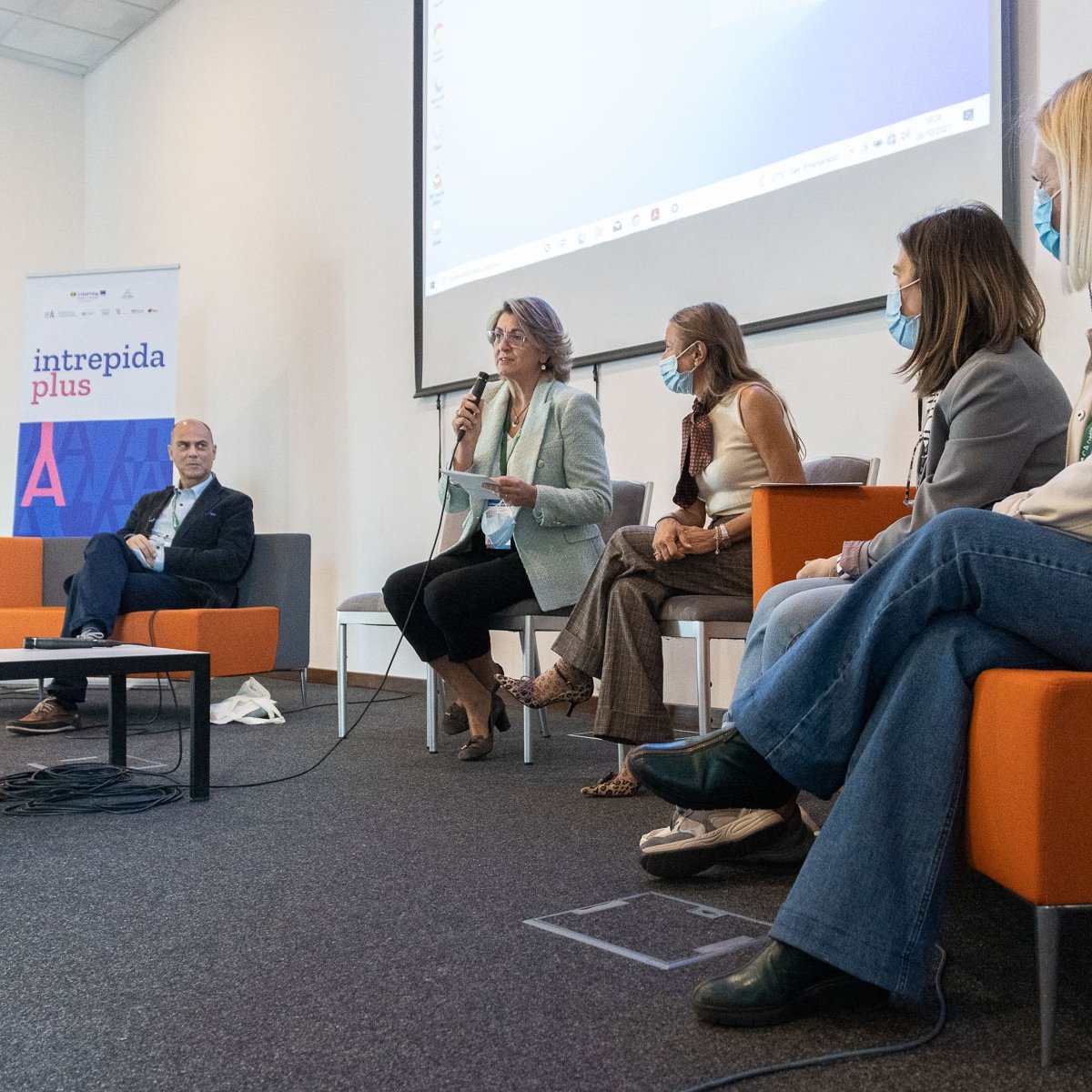 poctepAndalucia's tweet photo. Los pasados 27 y 28 de octubre se celebró el III Foro Intrepida Plus en Évora (Portugal). El encuentro estaba dirigido a empresarias españolas y portuguesas y a empresas grandes, medianas o pequeñas.
#Interreg #FEDER #intrepidaplus #España #Portugal #Andalucía #Algarve #Alentejo https://t.co/wEhFK7QLsV