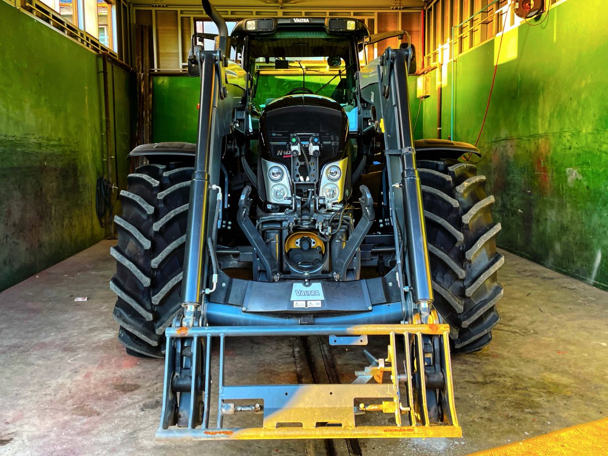umm_agri's tweet photo. 日本に2台しかない特注品のトラクター🚜
VALTRA N163 unlimited

迫力凄すぎ！！！ https://t.co/wpV0NImOq0