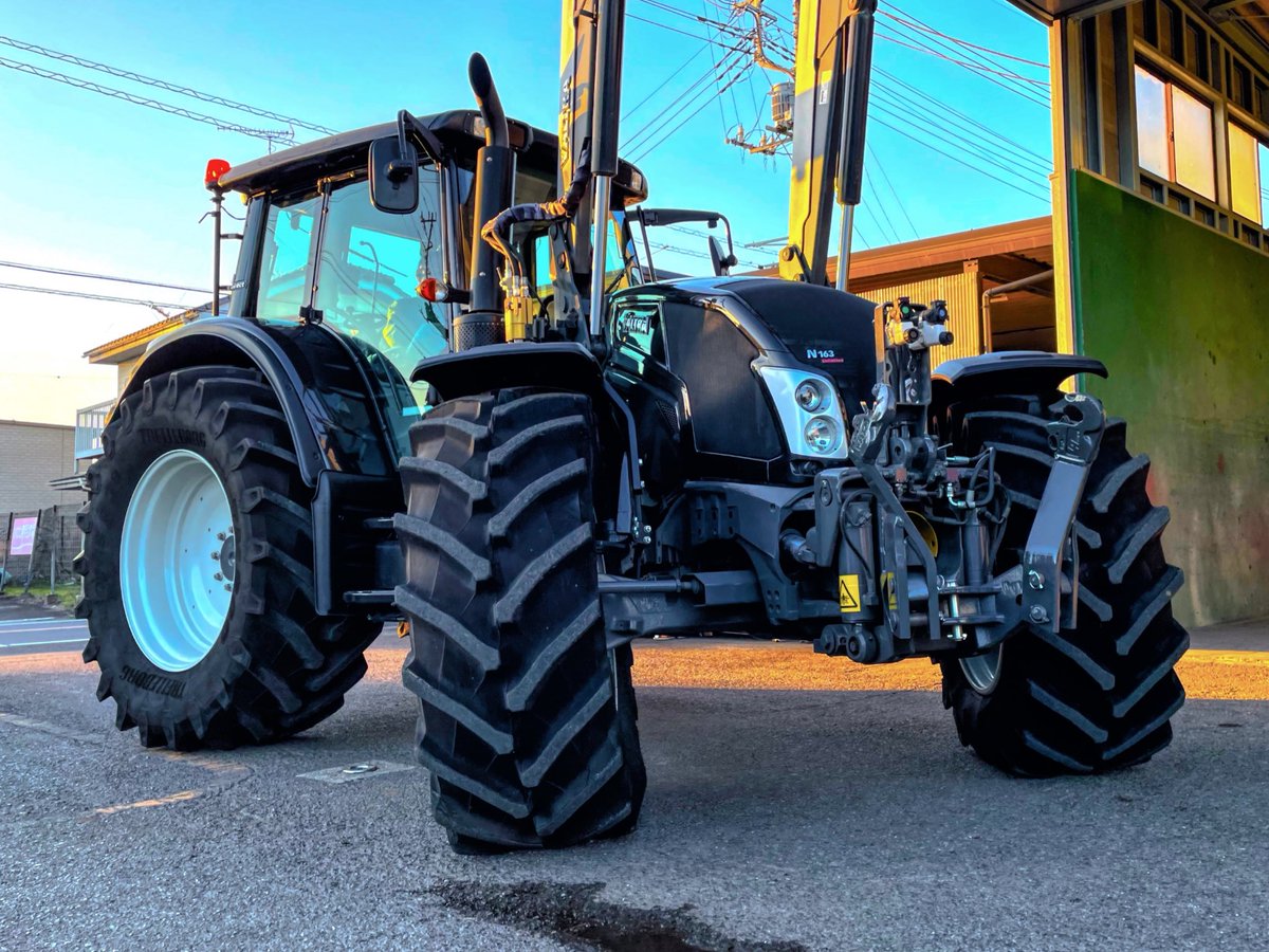 umm_agri's tweet photo. 日本に2台しかない特注品のトラクター🚜
VALTRA N163 unlimited

迫力凄すぎ！！！ https://t.co/wpV0NImOq0