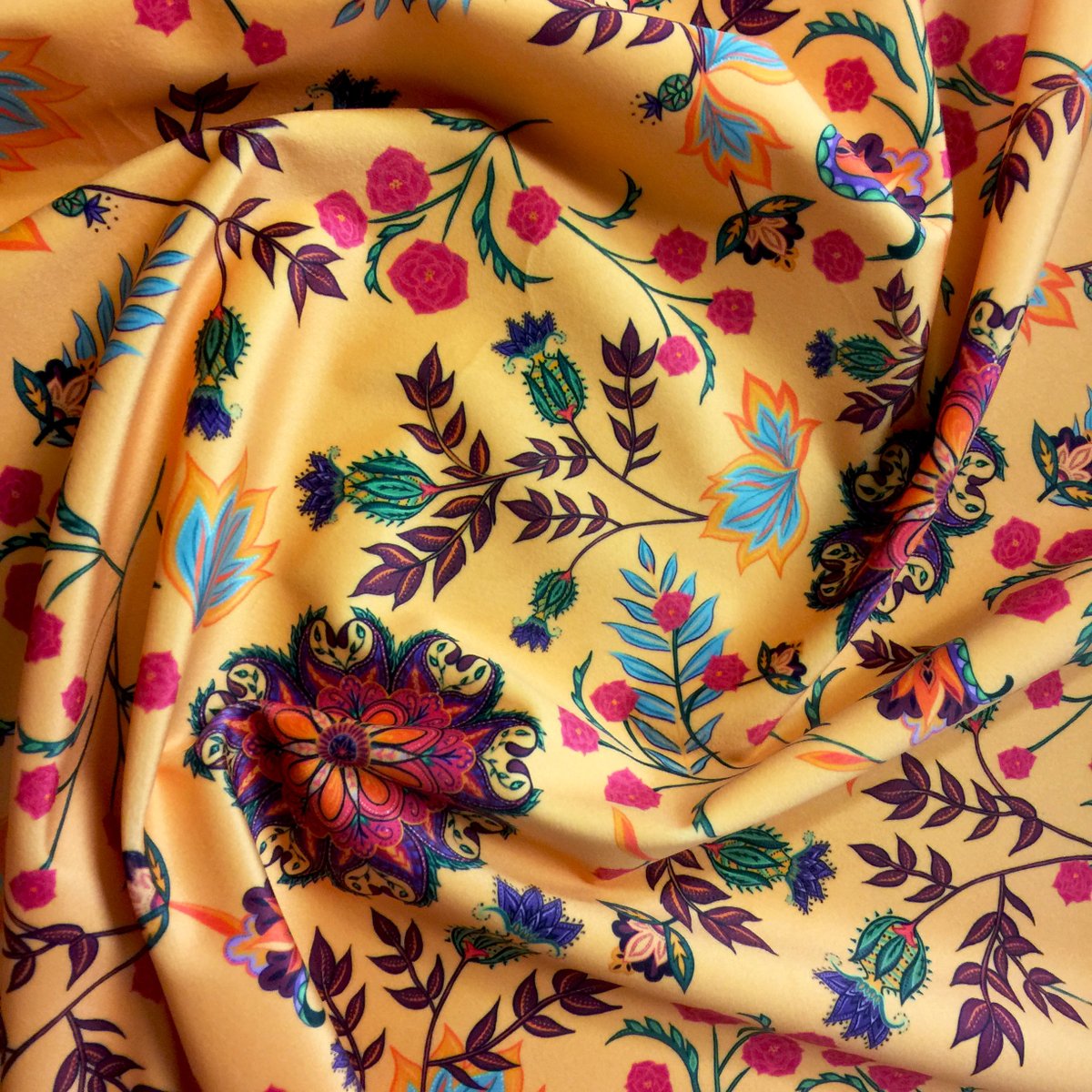 prinfab's tweet image. 🌹 This elegant paisley design has printed beautifully on our Soft Velvet 280gsm. The colour output is fantastic and the details in the floral motifs are truly stunning. Thank you Emily for letting us share a photo. ✨

#paisleypattern #surfacetexture #printondemand