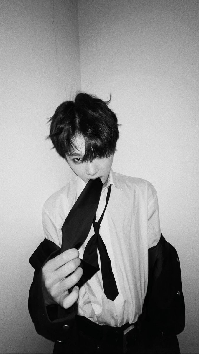 foryetao's tweet photo. Emo Yetao is so smexy 😳🤌💕 https://t.co/nvFi16oELL
