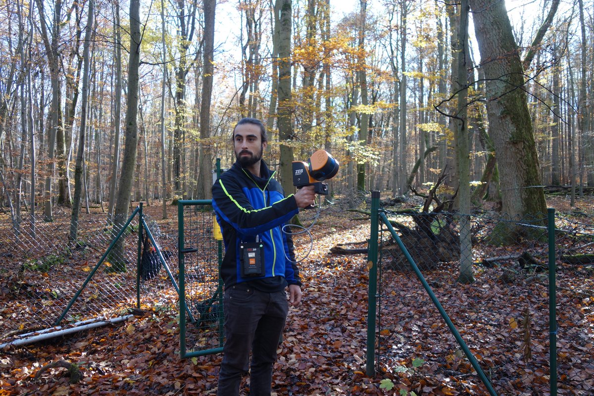 BioclimGoe's tweet image. First excursion within #DigitalForest project to our research site in #HainichNationalpark gathering with @UniLeipzig remote sensing experts. We demonstrated fieldwork activities such as #CO2 exchange measurements and #TerrestrialLaserScanning. #BioclimatologyGroup @uniGoettingen