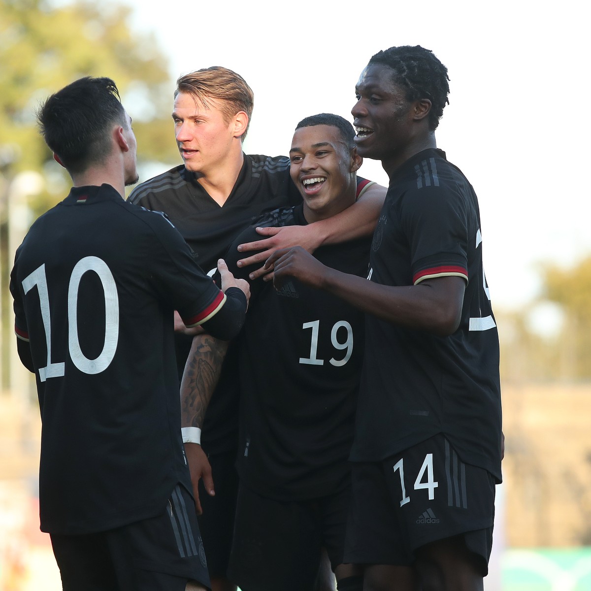 DFBNachwuchs's tweet photo. Matchday für unsere #U20! 🔥 Um 15 Uhr treffen die Jungs auf Portugal, ihr könnt das Spiel LIVE auf @ProSiebenMAXX verfolgen.
#HERZZEIGEN https://t.co/CqzIFYC18z