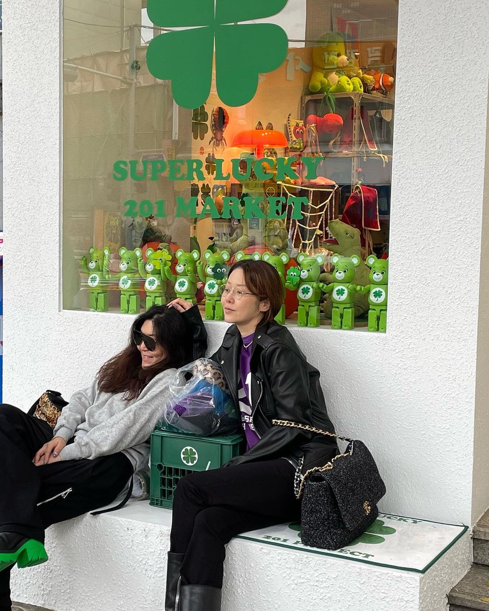 kohyunjungID's tweet photo. Okay so the ootd wasn't from today but November 7...
@shootingthestyle
#๊ณ ํ์ #gohyunjung #kohyunjung #ootd #streetstyle #seoulstyle https://t.co/wG4hB5kIQt