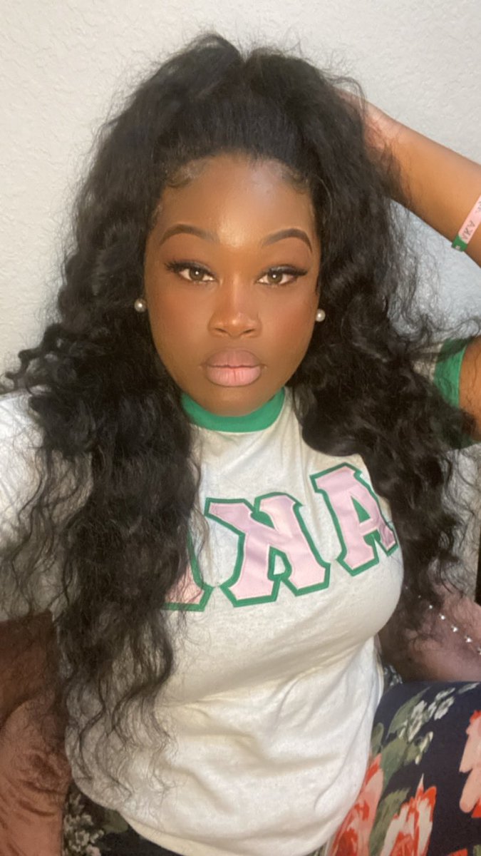 MonarchAutumn_'s tweet image. Happy 1st AKAVERSARY to me ! 💚💞
#alphakappaalpha
#AKA1908 
#BetaPi