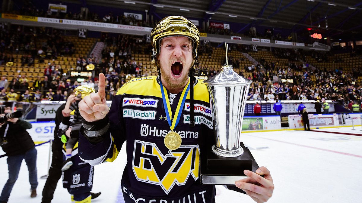 Tack för allt Oscar! "En underbar människa som har en speciell plats i HV-familjen. Vi vill skicka allt vårt stöd till Oscar och hans familj i tillfrisknandet", säger Johan Lindbom. bit.ly/3FgmBjR