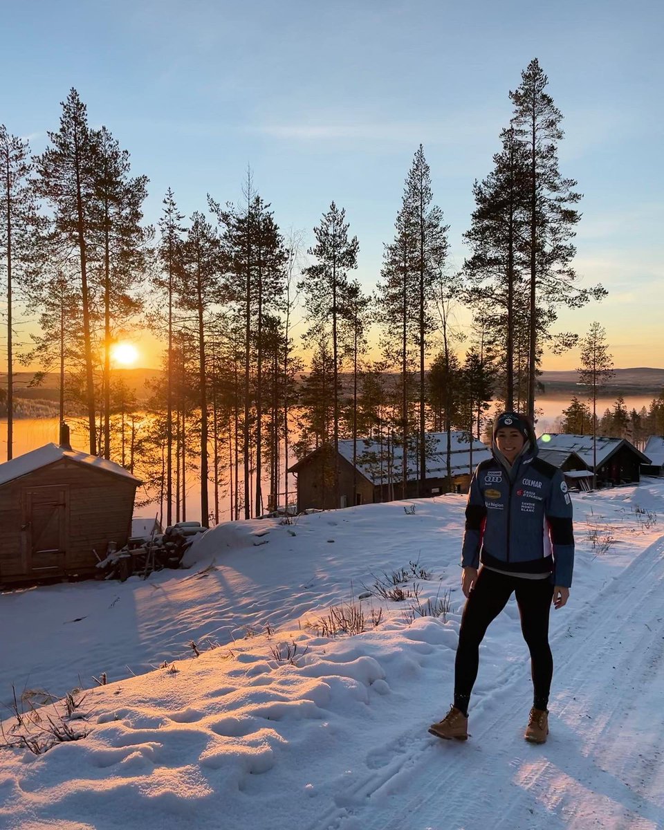 NastasiaNoens's tweet photo. ✨🥰 profiter très vite de ces moments de lumière !
Après deux jours de courses, l’entraînement se poursuit ici #storklinten 👌🏼
#equipedefrancedouane #alpinawhatches #timetoplay #ILoveNice
#chasingsun #auroraborealis ?🙌🏼 https://t.co/1QjINWjUr3