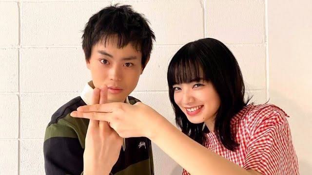 ROI530's tweet photo. ❤️🤍❤️菅田将暉×小松菜奈🤍❤️🤍
ご結婚おめでとうございます！

推し×推しで震えて��叫してたけど失神するかと思った…ご近所さん大丈夫だったかな…。うぅ…尊い……胸が苦しい…
なんですか、この気持ちは…。
俺の小松菜奈を頼んだ幸せにしてくれよ
こうしちゃいられねぇ酒だ
#すだなな https://t.co/vXXuCfSFkN