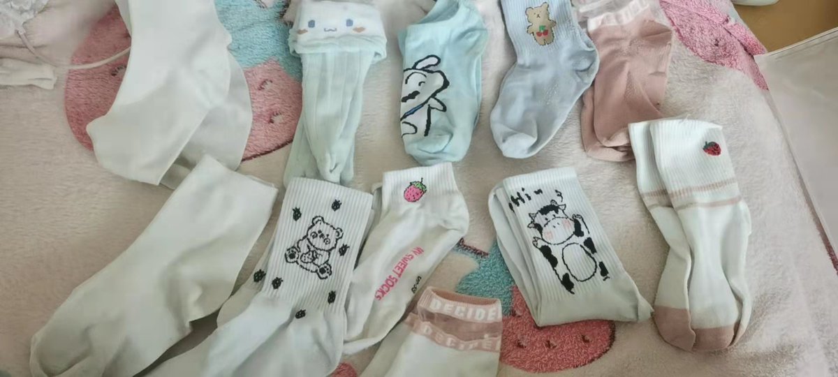 sansan334_'s tweet photo. 收货 发货 都是独立密��包装 不串味 不跑味。
图二妹子这三双味道太重了 轻轻闻了一下直接上头 图三图四都接预约 
再也不寄顺丰特快了 蜂巢取件的时候正好遇到来收我的寄件的取件员 对我是一顿盘问 还好没拆开 不然就尴尬了

#原味 #萝莉 #恋足 #足控 #jk #Lolita #射脚 #女s #白丝 #棉袜 #lo袜 #舔脚 https://t.co/fUNRrpQqNG