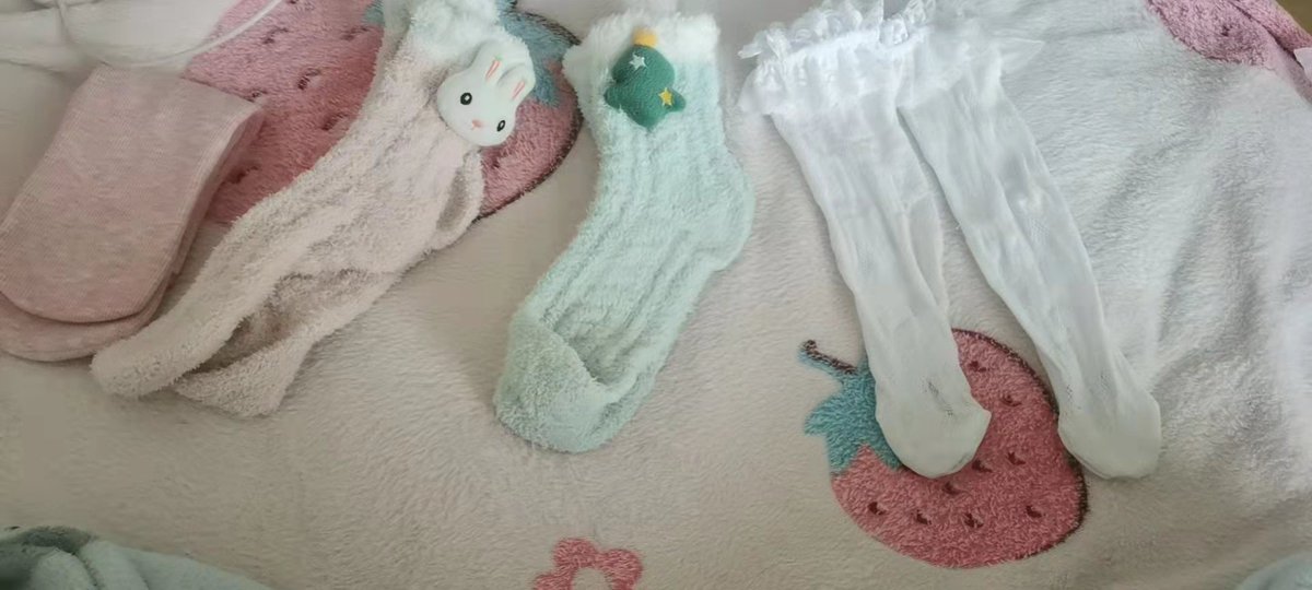 sansan334_'s tweet photo. 收货 发货 都是独立密��包装 不串味 不跑味。
图二妹子这三双味道太重了 轻轻闻了一下直接上头 图三图四都接预约 
再也不寄顺丰特快了 蜂巢取件的时候正好遇到来收我的寄件的取件员 对我是一顿盘问 还好没拆开 不然就尴尬了

#原味 #萝莉 #恋足 #足控 #jk #Lolita #射脚 #女s #白丝 #棉袜 #lo袜 #舔脚 https://t.co/fUNRrpQqNG