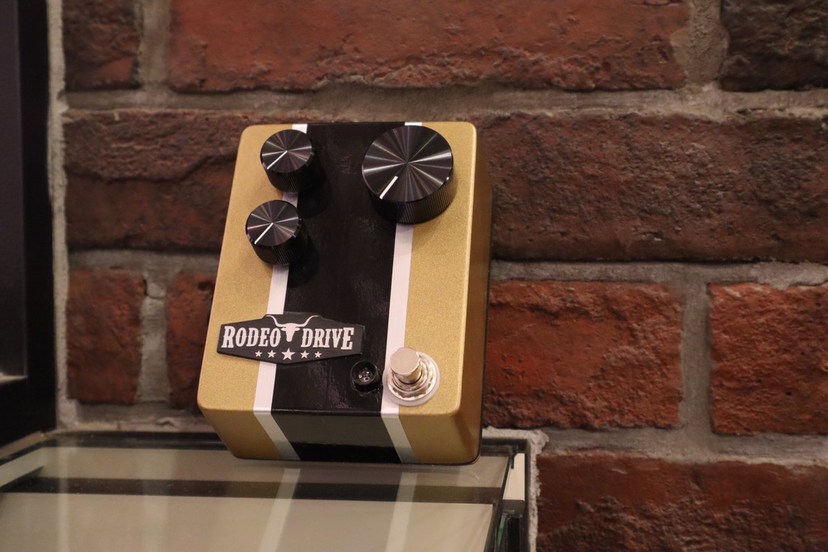 get_stomp's tweet photo. 6 Degrees FX
「Rodeo Drive CS Standard」

名機Rodeo Driveのカスタムショップモデル！
ピッキングニュアンスにより敏感に反応するようになり、またギターのボリュームへ追従してトーンが可変してくれるオールドライクな逸品。
絶対にお試し下さい！！！

https://t.co/dUqYsu7YHL

＃6DegreesFX https://t.co/5FfD9pX9nf