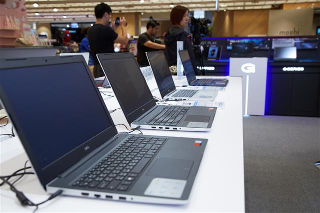 DIGITIMES_EN's tweet photo. Highlights of the day: Enterprise notebook demand remains robust #Chips #components #demand #editorial #Editorialnews #ICTmanufacturing #IT #CE #ITcomponents #peripherals #Memorychips #notebook #PC #CE #Server #IPC... #DIGITIMES https://t.co/JRkChYg9iL https://t.co/rnOnFWkGE6