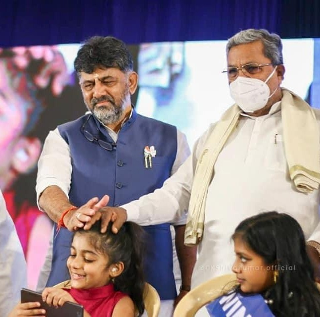 Nanna_Karnataka's tweet photo. ಯುವ ಪೀಳಿಗೆಯನ್ನು ಪ್ರಗತಿಯೆಡಗೆ ಪ್ರೋತ್ಸಾಹಿಸುವ ಮಾರ್ಗದರ್ಶಕರು.
#Congress #Karnataka https://t.co/Hiy7O3F8xB