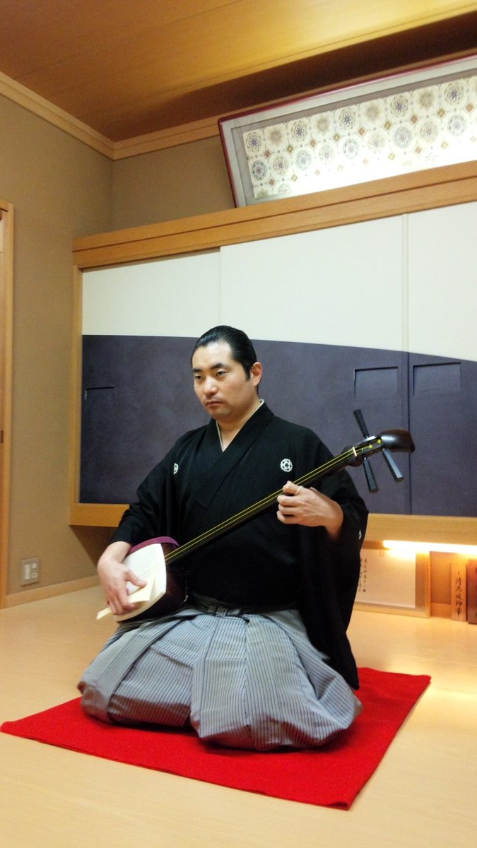 NHK文化センター大阪 梅田教室
民謡講座 新規生徒募集中❗

場所:梅田阪急ビルオフィスタワー17階 

レッスン時間:毎月第１、３(火曜日) 午後1時～午後2時30分 

受講料(6ヶ月12回分):39864円(税込) 
体験レッスン1回:3322円(税込) 

講師:久保名津絵
三味線・尺八の生伴奏で民謡唄いましょう🎵