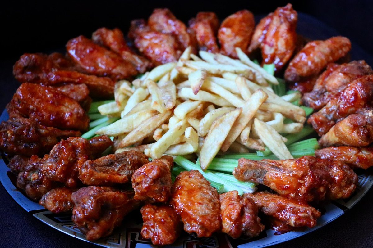 DukeWingz's tweet photo. Wings &amp; fries made fresh to order ‼️Same day delivery for orders placed before 3pm. WhatsApp or call 0793038711 to order 

#johannesburg #eastgate #observatory #bruma #chickenwings #delicious #pictureoftheday #share #partyplatter #order #SouthAfrica https://t.co/75EdmP1yo8