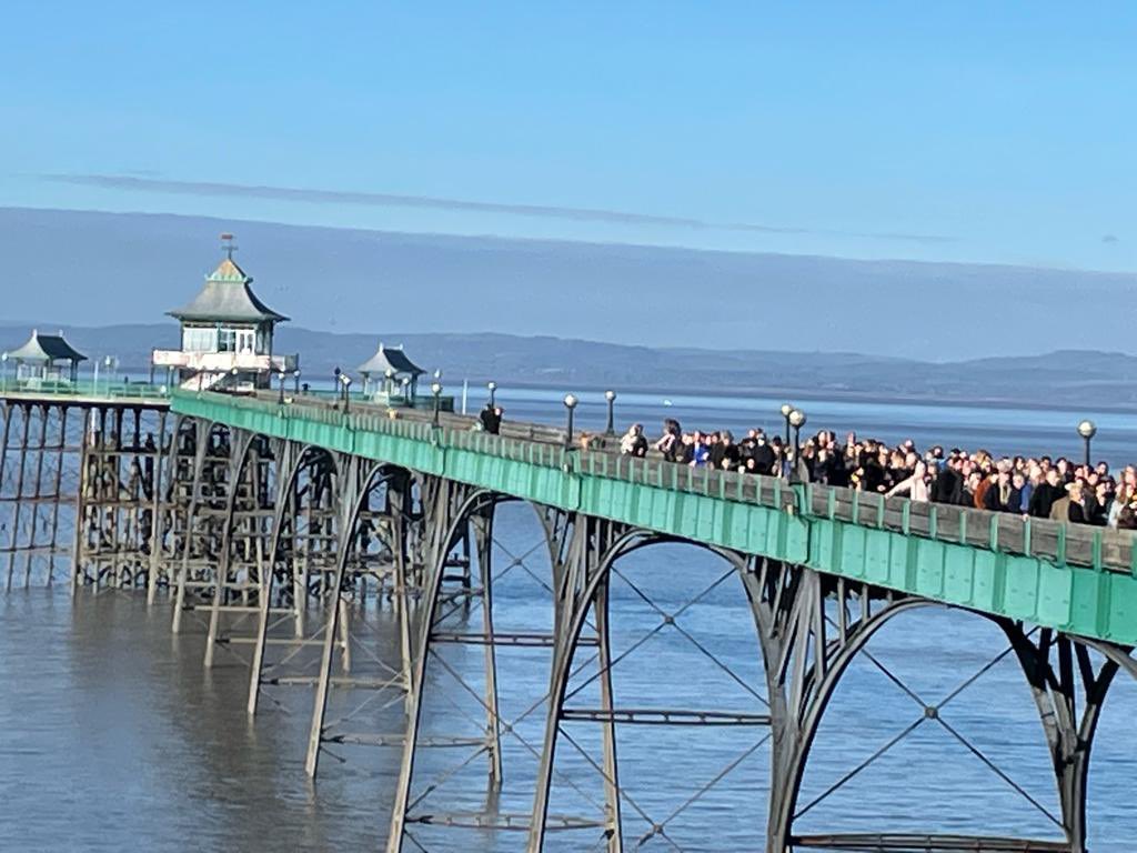 Firemagic_uk's tweet photo. No more fitting place too mark Remembrance Sunday than with Two maroons fired off of Clevedon Pier. https://t.co/9Tvf84LZos