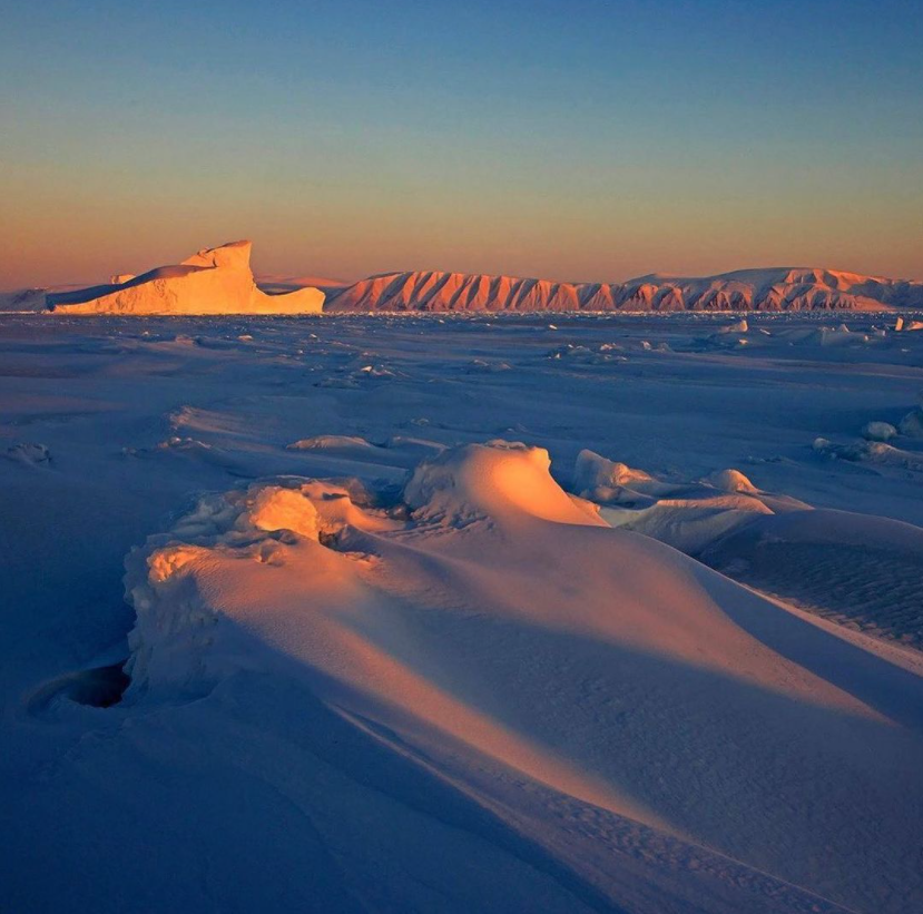 In the high Arctic, the sun is completely absent for several months during winter. @florianschulzvisuals photographed this arctic landscape in northern Greenland, just as the sun started to make its return in February.