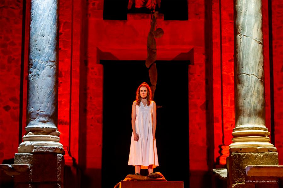 La obra de teatro🎭  "Antígona" visitará el Teatro Auditorio Ciudad de Alcobendas el 10 de diciembre.

El director mexicano David Gaitán dirige esta versión del clásico griego producida especialmente para el <a href="/Festival_Merida/">Festival Internacional de Teatro Clásico de Mérida</a>. 

Pronto saldrán a la venta las entradas 👏