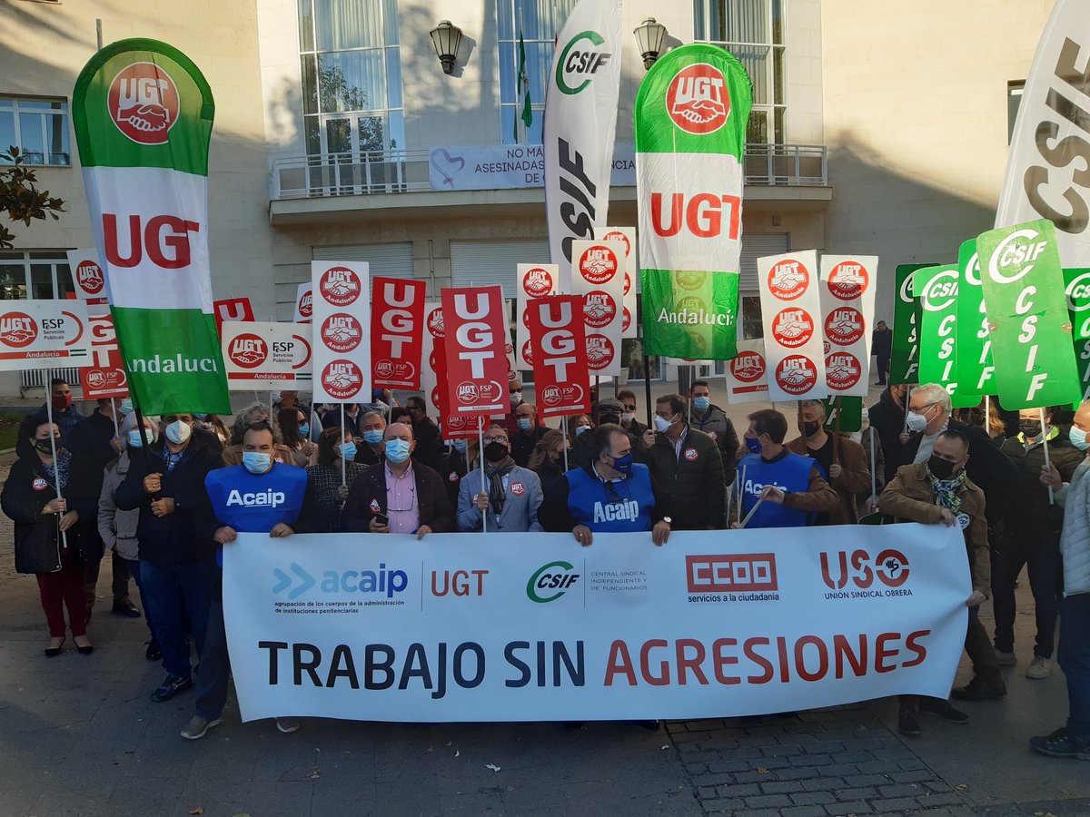 Ugtserviciospublicosjaen, prisiones, concentración en la Subdelegación del Gobierno en protesta por las agresiones a los/as funcionarios/as en prisiones, asisten el  S.G. UGT Jaén  el SG UGT Servicios Públicos Jaén y el Presidente Nacional de Acaip UGT