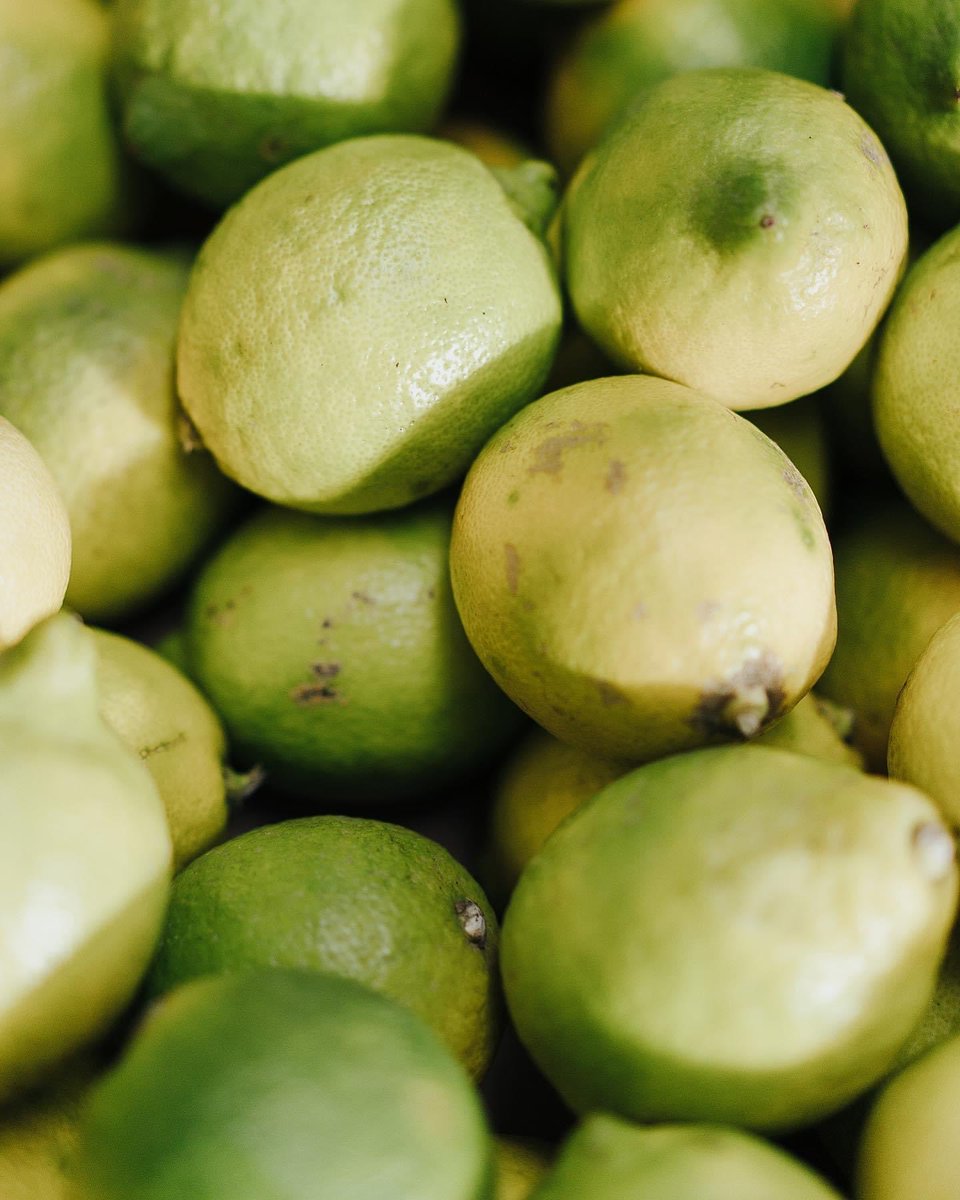 VillageGreensUK's tweet photo. Here is the answer to the question ‘Why do limes sink &amp; lemons float?’: It’s all due to density! They both have densities close to water, so you would expect them to float. However, limes are slightly denser than lemons, which is why they sink &amp; lemons float.
#fruitknowledge https://t.co/GYWDSALiPr