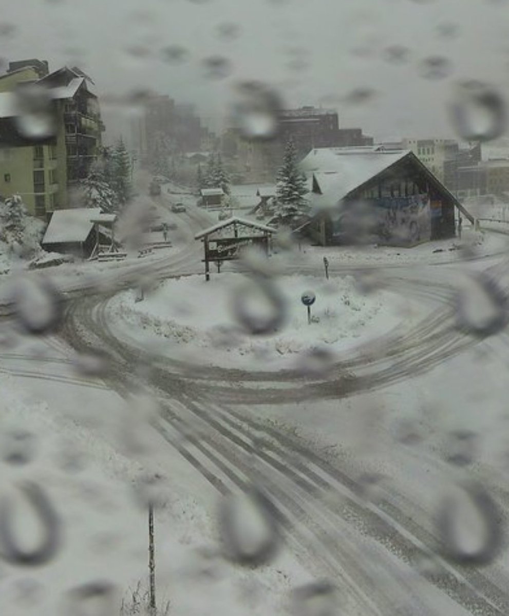 ❄️🌨️C'est le grand retour de la neige en station avec pas moins de 25 cm prévu d'ici la fin de journée dès 1800m comme ici du côté d'<a href="/Isola2000_06/">Isola 2000 Officiel</a>. La limite pluie neige est quand à elle située autour de 1400m.

📷 : Webcam Isola 2000