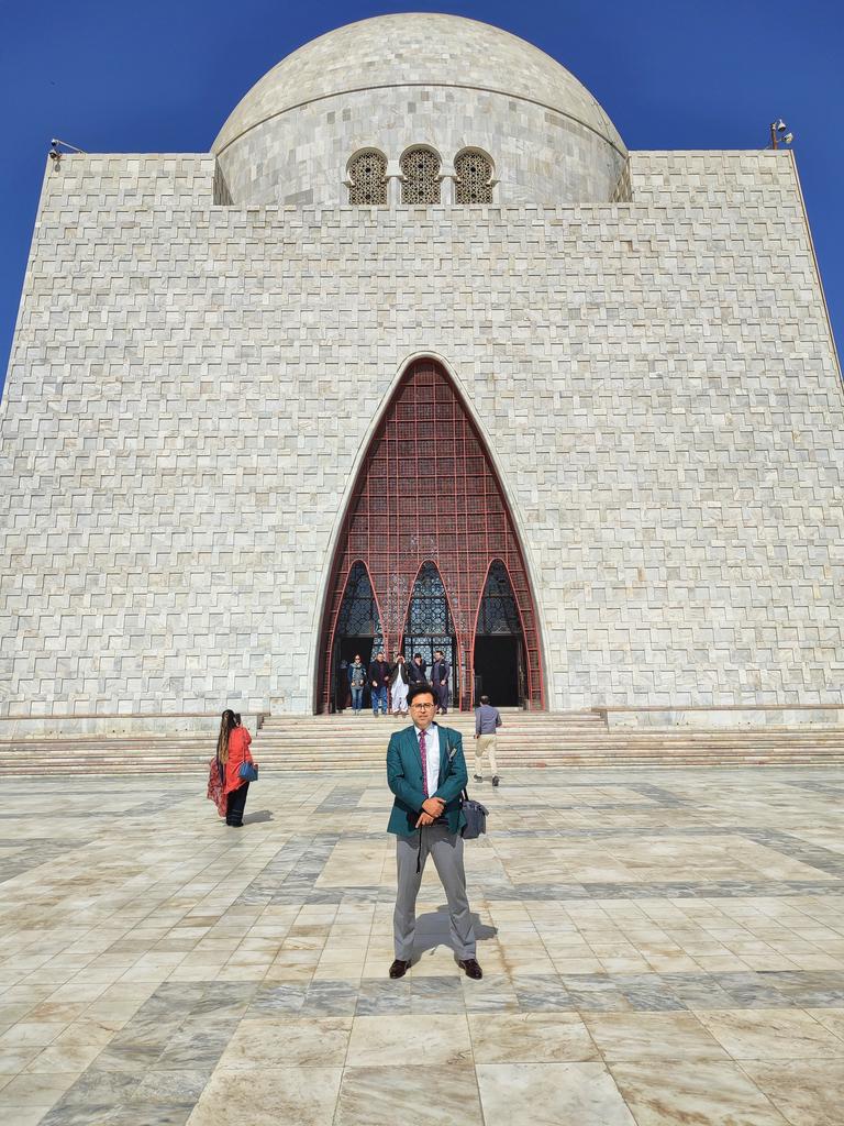 malihamza's tweet photo. To pay my deepest respect to Quid-e-Azam Muhammad Ali Jinnah Mazar-E-Quaid @Quaid_e_Azam_ @Karachi  @SindhGovt1 @GovernorSindh33 #Respect #tribute #MAliHamza https://t.co/pUMy8CrmgR