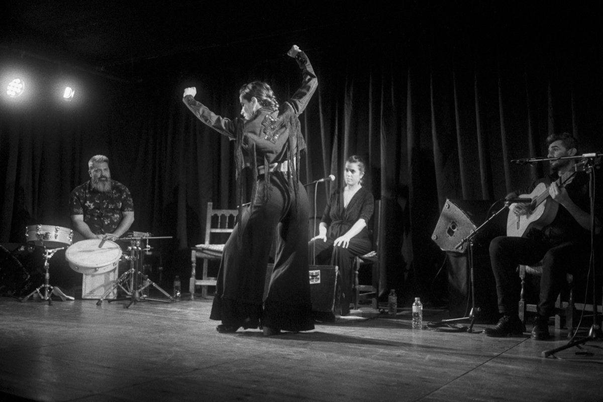 pocallum's tweet photo. #FlamencodeBarrio al @CasalBProspe https://t.co/8FLdviJKB4 https://t.co/qsBZTX6Q4H