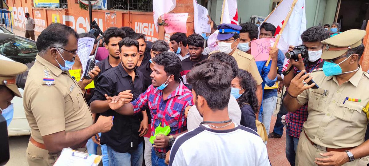 MayukhDuke's tweet photo. Raise your voice against the anti-student National Education Policy(NEP) and National Eligibility cum Entrance Test(NEET).
The siege of the Union Government offices.
Chennai. Coimbatore. Bangaigaon (Assam).
#BanNEET #RejectNEP2020 #FestivalOfResistance #SFI https://t.co/0TIxY8ISyW