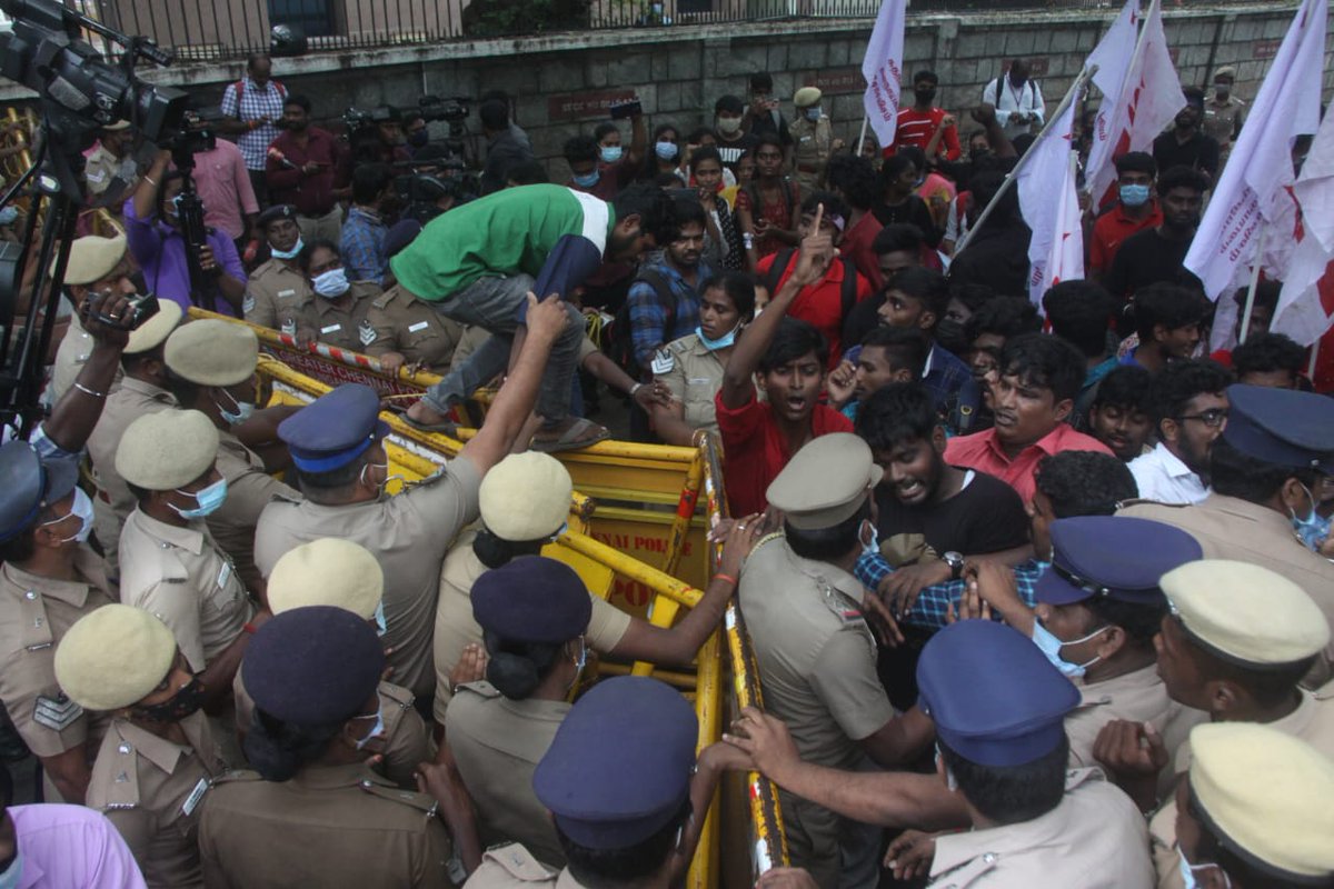 MayukhDuke's tweet photo. Raise your voice against the anti-student National Education Policy(NEP) and National Eligibility cum Entrance Test(NEET).
The siege of the Union Government offices.
Chennai. Coimbatore. Bangaigaon (Assam).
#BanNEET #RejectNEP2020 #FestivalOfResistance #SFI https://t.co/0TIxY8ISyW